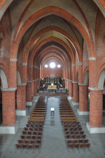 la chiesa vista dall'ingresso