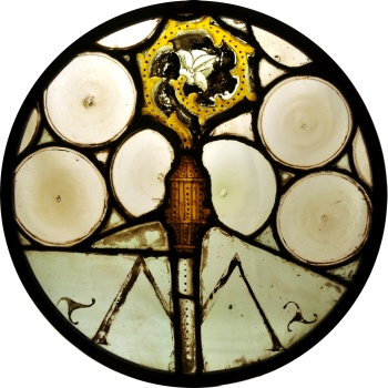 vetrata con pastorale d'abate