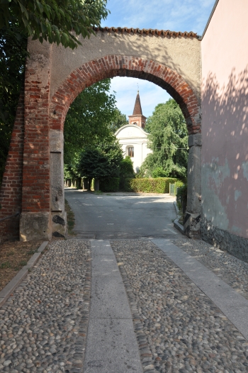 porta d'uscita verso la chiesa di san bernardo