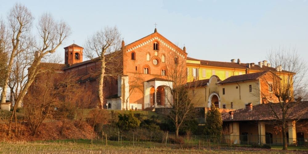 la chiesa vista da ovest